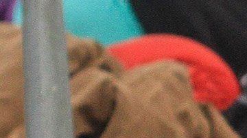 Migrantes centroamericanos descansan en el deportivo Benito Juárez, en Tijuana, el 16 de noviembre