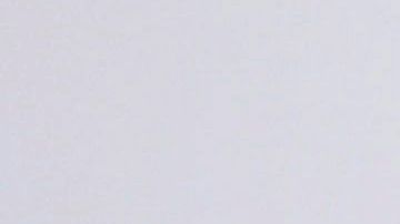 En San Diego, el Ejército y CBP colocaron alambres de púas.