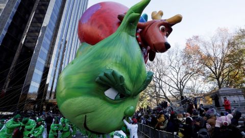 El Grinch al cruzar por Columbus Circle