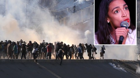 Alexandria Ocasio-Cortez defiende que centroamericanos soliciten asilo.