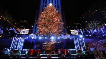 NY vive la ceremonia de iluminación del árbol de Navidad del Rockefeller Center.