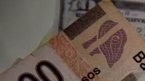 El nuevo presidente de México recibirá un peso volátil.