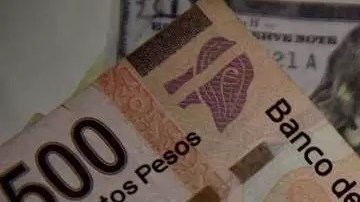 El nuevo presidente de México recibirá un peso volátil.