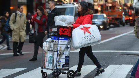 El ‘viernes negro’ es el mayor día de compras del año y el frío seguro no detendrá a los consumidores.