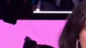 Camila Cabello recibiendo el premio a Mejor Canción.