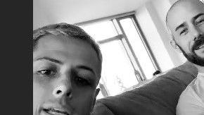 'Chicharito' revela al 'coach' que tiene fuera de las canchas.