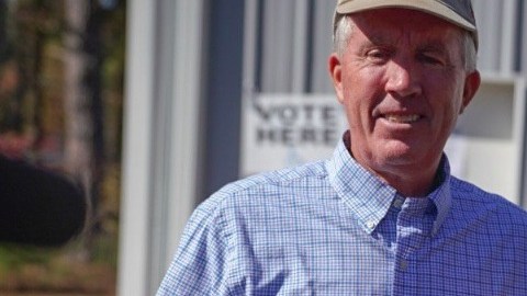 Cindy Hyde-Smith hizo campaña junto a su familia