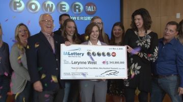 Lerynne West, una de las ganadoras del Powerball de $700 millones.
