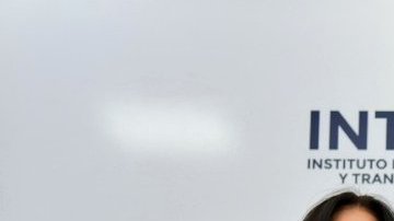 Miguel Vargas y la directora de Intrant Claudia Franchesca de los Santos.