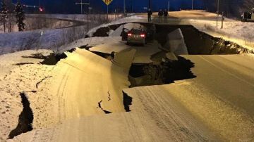 Imagen del daño del terremoto en Anchorage, Alaska de @jlennyb.