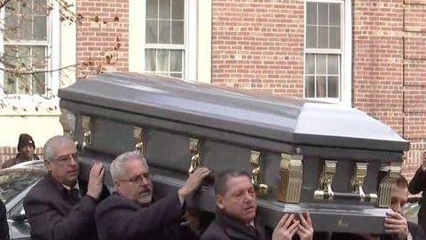 El funeral de Peralta se realizó en la iglesia St. Joan of Arc en Jackson Heights, en Queens.