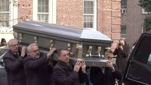 El funeral de Peralta se realizó en la iglesia St. Joan of Arc en Jackson Heights, en Queens.