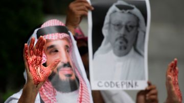Activistas acusan al príncipe saudí Mohammed bin Salman de orquestar el asesinato de Khashoggi.