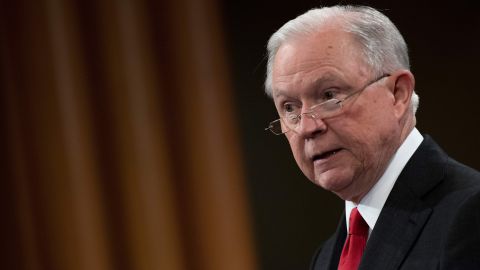 El fiscal general Jeff Sessions renuncia tras el pedido de Trump.