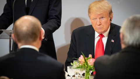 El presidente Trump desató polémica en Francia.