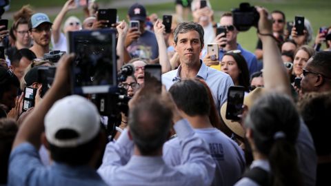 Beto O'Rourke durante un acto de campaña en Houston, Texas.