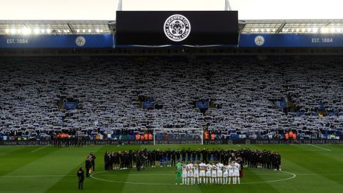 Dos minutos de silencio se guardaron previo al juego entre Leicester City y Burnley