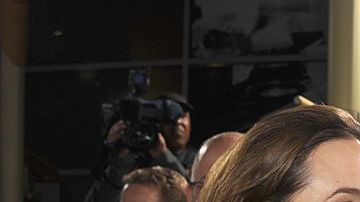 En la imagen Angelina Jolie y Jon Voight.