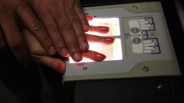 El proceso biométrico es uno de los esfuerzos de USCIS para evitar fraudes.