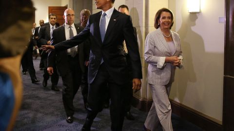 El expresidente Obama destacó el liderazgo de Pelosi.