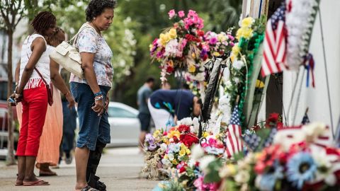 Memorial fuera de la iglesia Emanuel AME el 31 de julio de 2015 en Charleston, Carolina del Sur. Sean Rayford/Getty Images
