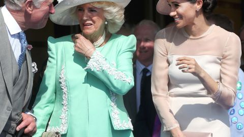 Meghan junto a sus suegros Carlos y Camila.