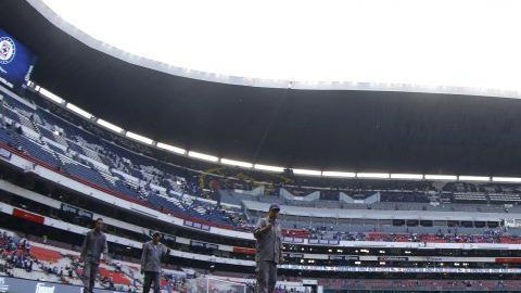 La cancha del Estadio Azteca, volverá al pasto natural.
