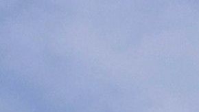 El Best Buy de Hawthorne muestra una linea significativa de sillas afuera de su tienda. (Jacqueline García)