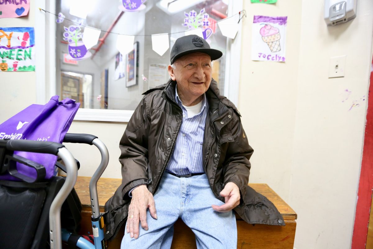 A sus 83 años el colombiano Sixto Ramírez se apresta a votar por primera vez e invita a jóvenes generaciones que ejerzan su voto para hacer contrapeso a los abusos del Gobierno federal