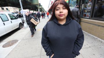 Marilyn Mendoza, quien recibió beneficios públicos, urge a inmigrantes y ciudadanos a emitir comentarios contra propuesta de negar residencia a quienes hayan tenido ayudas publicas