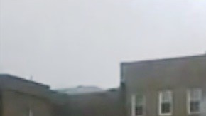 Llamas saliendo del edificio