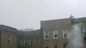 Llamas saliendo del edificio