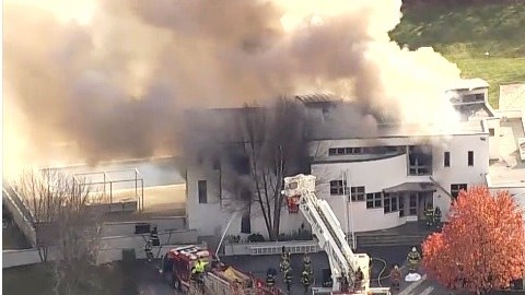 La mansión en llamas en Colts Neck, NJ