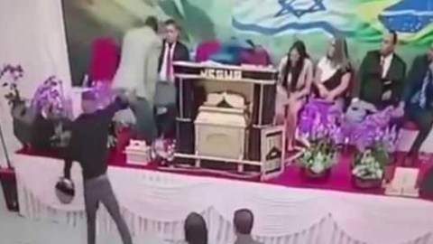 El religioso recibió dos impactos de bala.