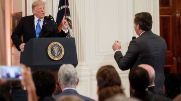 Trump ataca a prensa y dice a un periodista CNN que es "una persona terrible"