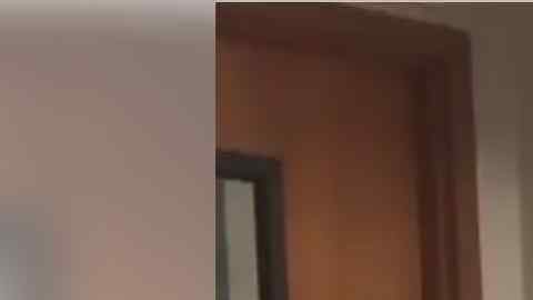 La grabación muestra muestra a un estudiante golpeando a una maestra de la preparatoria Frederick Douglass en Baltimore.