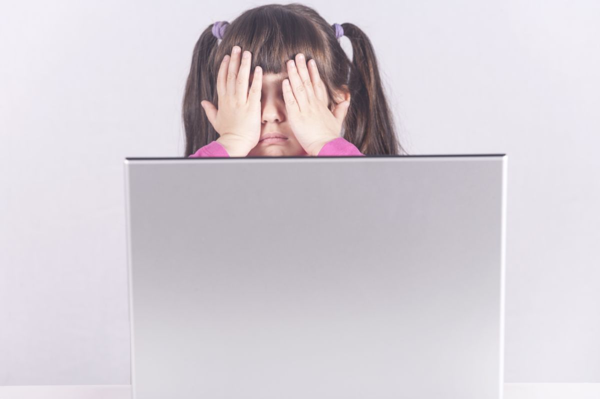 Los niños necesitan filtros y educación sobre qué ven./Shutterstock
