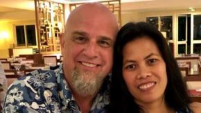 Stephen Bennett y su esposa, quienes se dirigían a Cuba a disfrutar de varios días en un hotel con todo incluido.