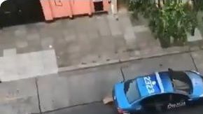 Hinchas del All Boys destrozaron patrullas y lesionaron a policías en Buenos Aires