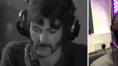 Deke Duncan emite un programa de radio solo para su esposa.