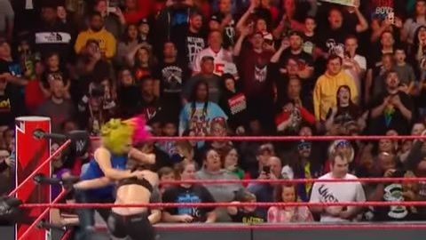 Becky Lynch sufrió una brutal fractura en el rostro