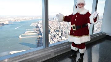 El One World Observatory  abrió esta semana el "Winter ONEderland",para que disfrutes de Santa Claus por todo lo alto./Getty Images