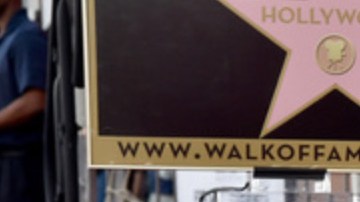 Sarah Silverman con su estrella en Hollywood.