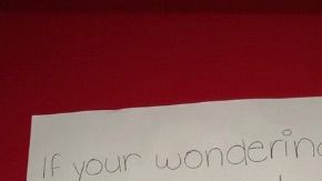 Un autobús le dañó su auto.