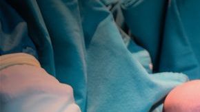 El doctor realizó la cirugía en estado inconveniente.