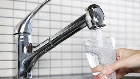 El problema de los altos niveles de plomo en el agua se ha convertido en una preocupación nacional.
