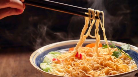 Unos comensales descubrieron carne entre sus fideos, sin pensar que era humana.