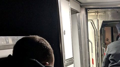 Los pasajeros al ser cambiados a otro tren