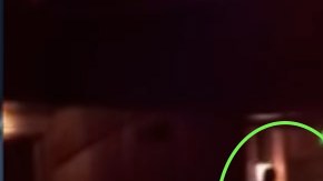 La silueta sería del tirador en el bar Borderline. Captura