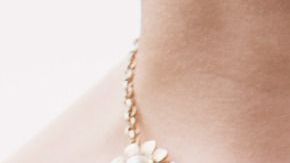 Un sacerdote quiere acabar con las bodas convertidas en pasarelas.